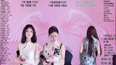 Media: Video of three East Asian women with long hair in a pink room. One wears a white top, another a sleeveless black dress, and the third a gray dress. Text in Chinese surrounds them.